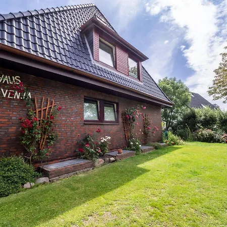 Haus-svenja-whg-sarnada-1og-rechts 아파트